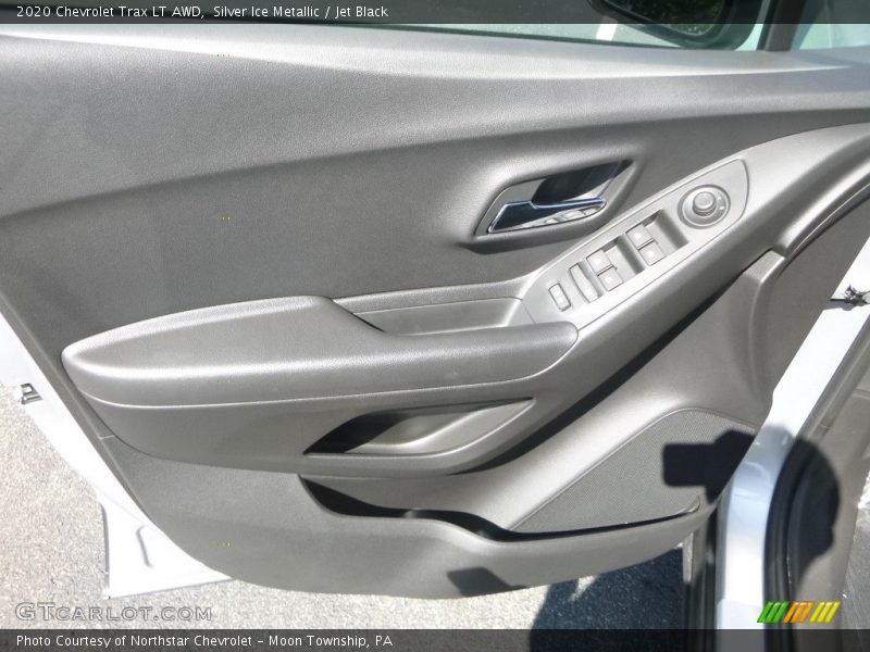 Silver Ice Metallic / Jet Black 2020 Chevrolet Trax LT AWD