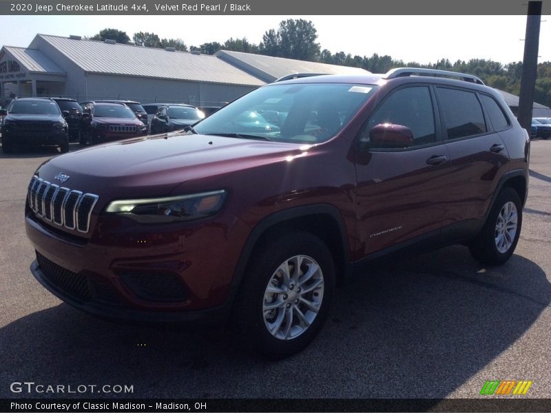 Velvet Red Pearl / Black 2020 Jeep Cherokee Latitude 4x4