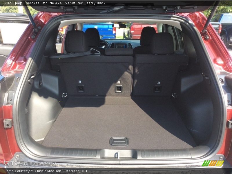 Velvet Red Pearl / Black 2020 Jeep Cherokee Latitude 4x4