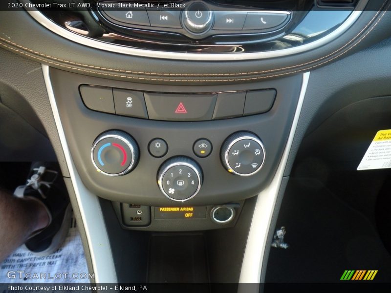 Mosaic Black Metallic / Jet Black 2020 Chevrolet Trax LT AWD