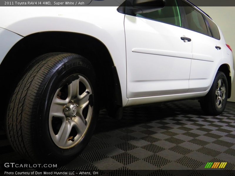 Super White / Ash 2011 Toyota RAV4 I4 4WD
