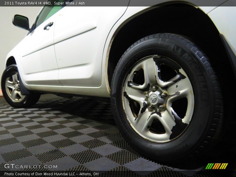 Super White / Ash 2011 Toyota RAV4 I4 4WD