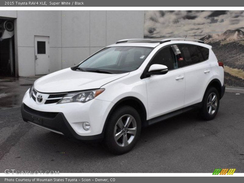 Super White / Black 2015 Toyota RAV4 XLE