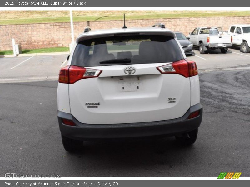 Super White / Black 2015 Toyota RAV4 XLE