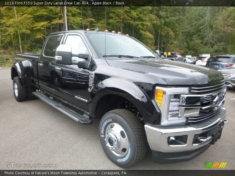 Front 3/4 View of 2019 F350 Super Duty Lariat Crew Cab 4x4
