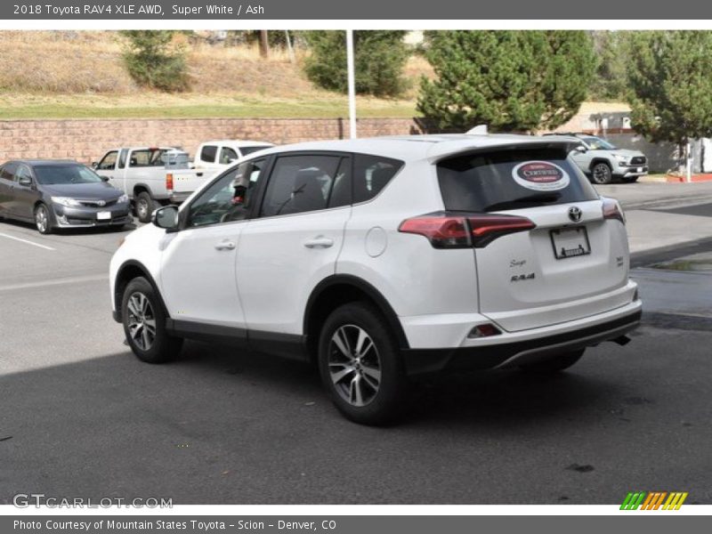 Super White / Ash 2018 Toyota RAV4 XLE AWD