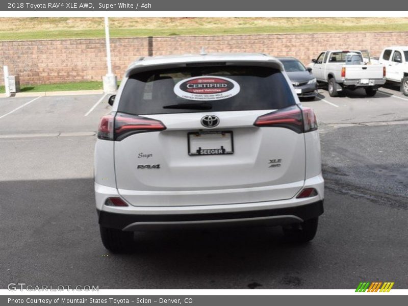 Super White / Ash 2018 Toyota RAV4 XLE AWD