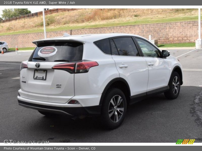 Super White / Ash 2018 Toyota RAV4 XLE AWD