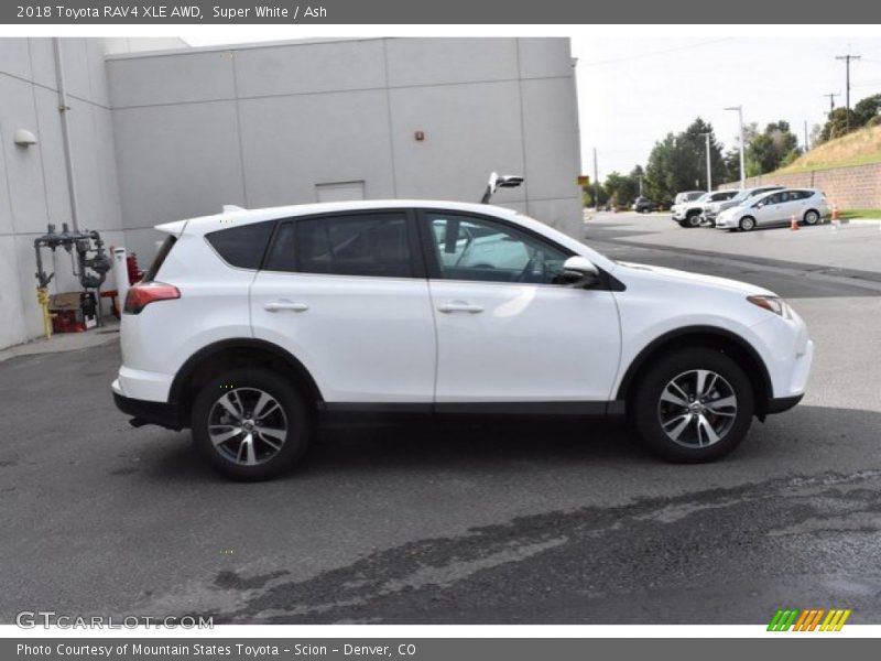 Super White / Ash 2018 Toyota RAV4 XLE AWD