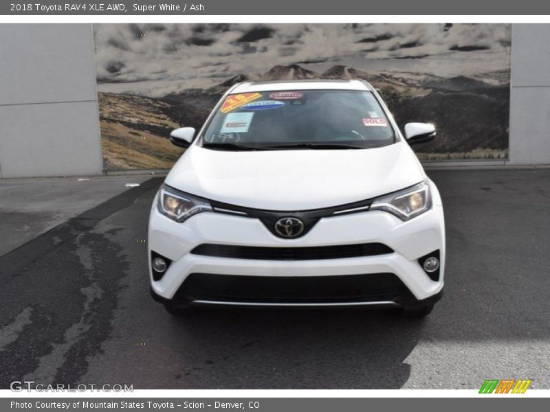 Super White / Ash 2018 Toyota RAV4 XLE AWD