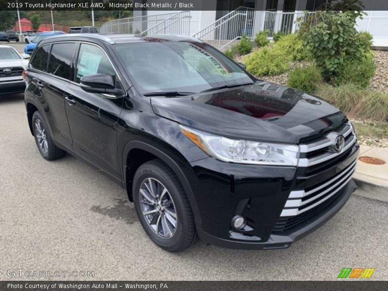 Midnight Black Metallic / Black 2019 Toyota Highlander XLE AWD