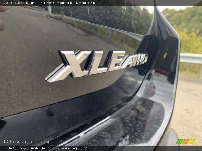 Midnight Black Metallic / Black 2019 Toyota Highlander XLE AWD