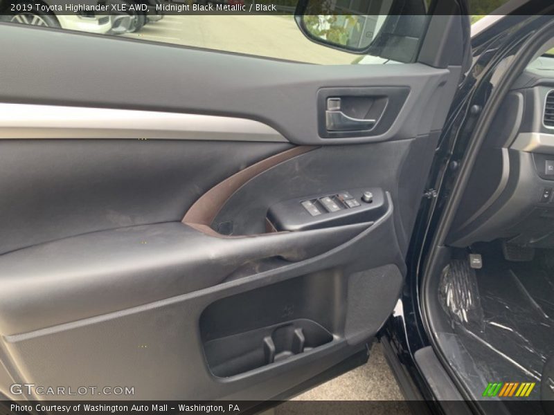 Midnight Black Metallic / Black 2019 Toyota Highlander XLE AWD