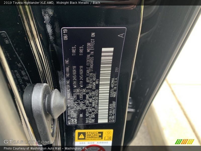 Midnight Black Metallic / Black 2019 Toyota Highlander XLE AWD