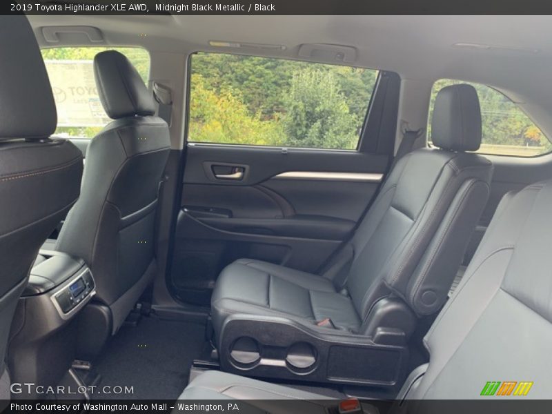 Midnight Black Metallic / Black 2019 Toyota Highlander XLE AWD