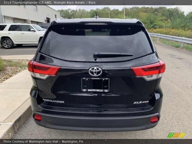 Midnight Black Metallic / Black 2019 Toyota Highlander XLE AWD