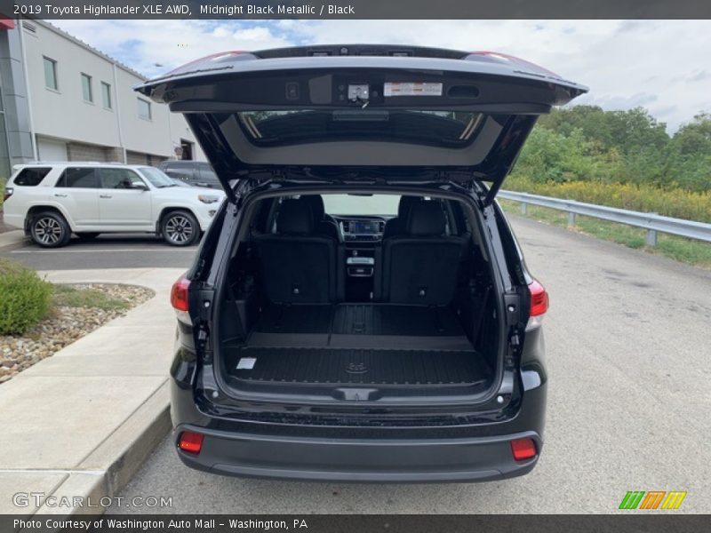Midnight Black Metallic / Black 2019 Toyota Highlander XLE AWD