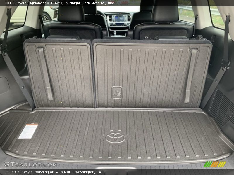 Midnight Black Metallic / Black 2019 Toyota Highlander XLE AWD