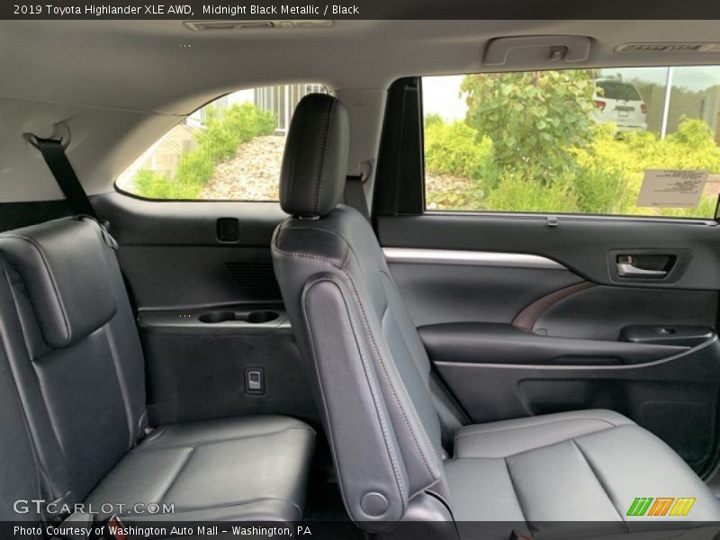 Midnight Black Metallic / Black 2019 Toyota Highlander XLE AWD
