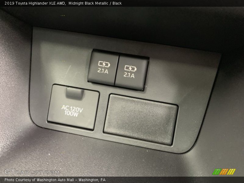 Midnight Black Metallic / Black 2019 Toyota Highlander XLE AWD