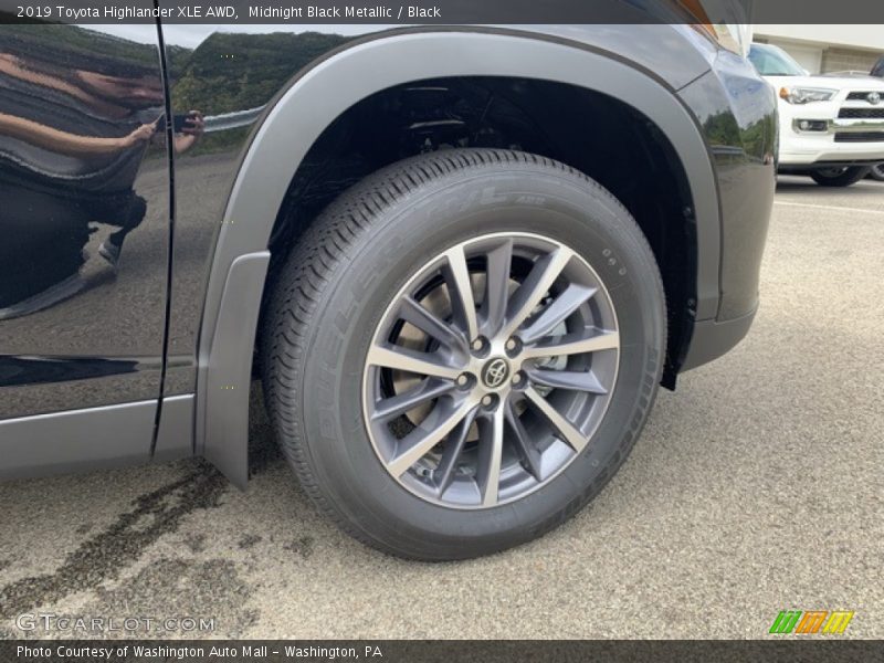 Midnight Black Metallic / Black 2019 Toyota Highlander XLE AWD