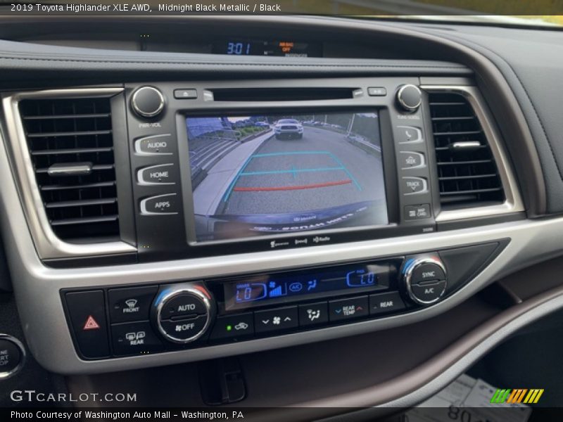 Midnight Black Metallic / Black 2019 Toyota Highlander XLE AWD