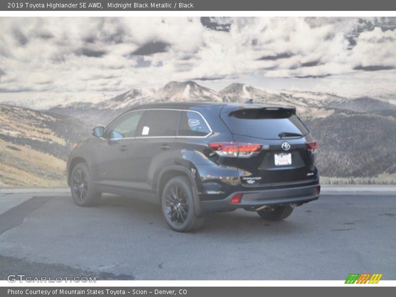 Midnight Black Metallic / Black 2019 Toyota Highlander SE AWD