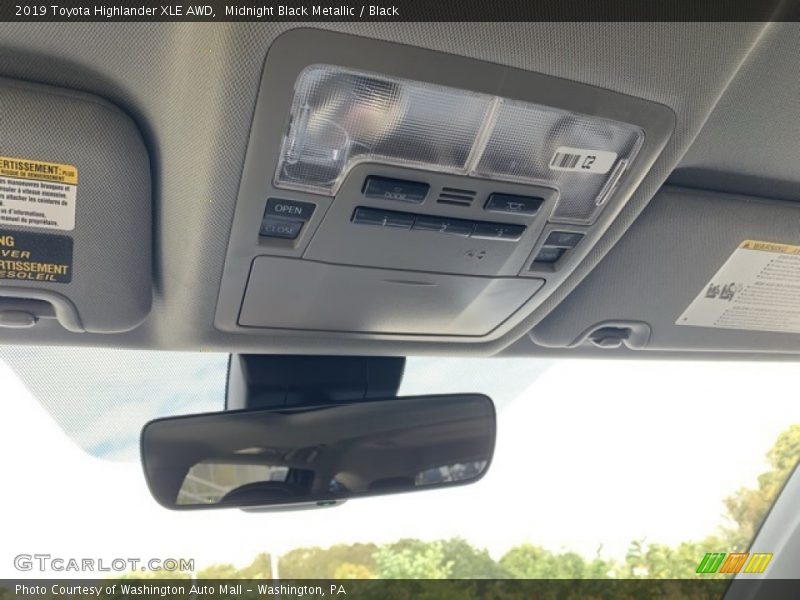 Midnight Black Metallic / Black 2019 Toyota Highlander XLE AWD