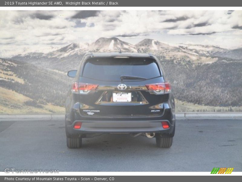 Midnight Black Metallic / Black 2019 Toyota Highlander SE AWD