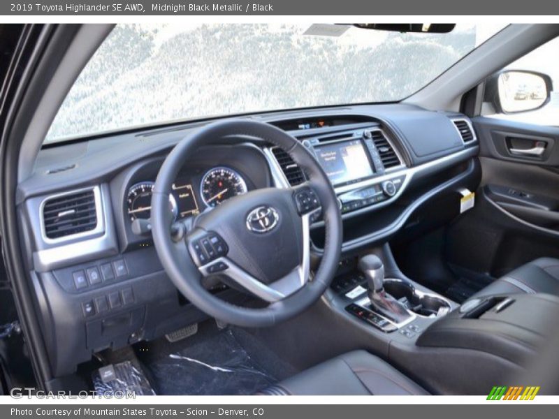 Midnight Black Metallic / Black 2019 Toyota Highlander SE AWD