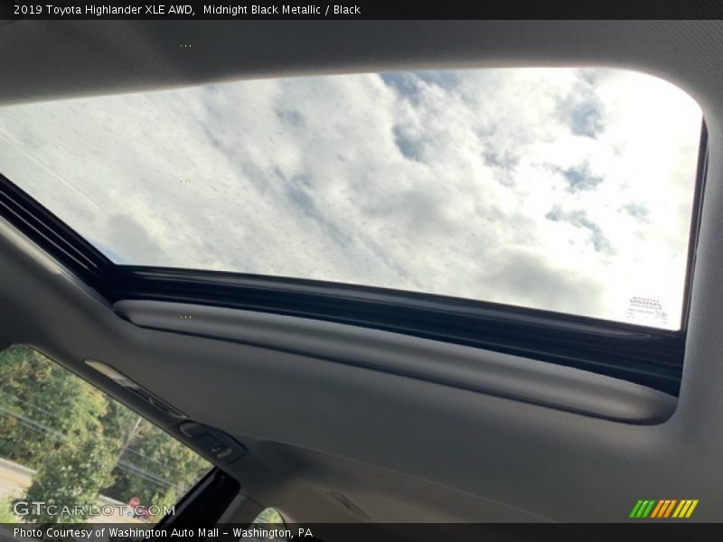 Midnight Black Metallic / Black 2019 Toyota Highlander XLE AWD