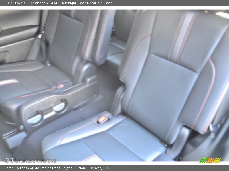 Midnight Black Metallic / Black 2019 Toyota Highlander SE AWD