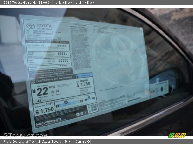 Midnight Black Metallic / Black 2019 Toyota Highlander SE AWD