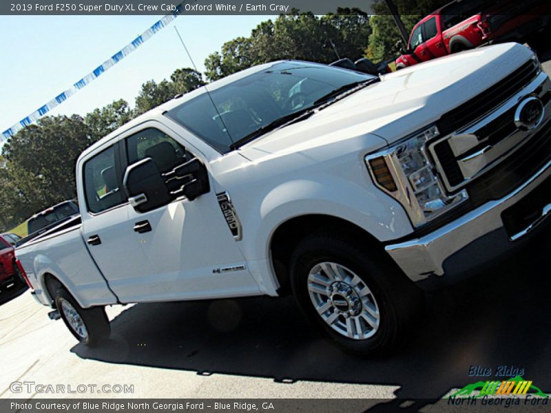 Oxford White / Earth Gray 2019 Ford F250 Super Duty XL Crew Cab