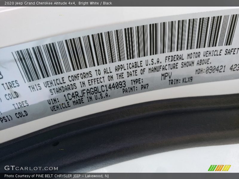 Bright White / Black 2020 Jeep Grand Cherokee Altitude 4x4