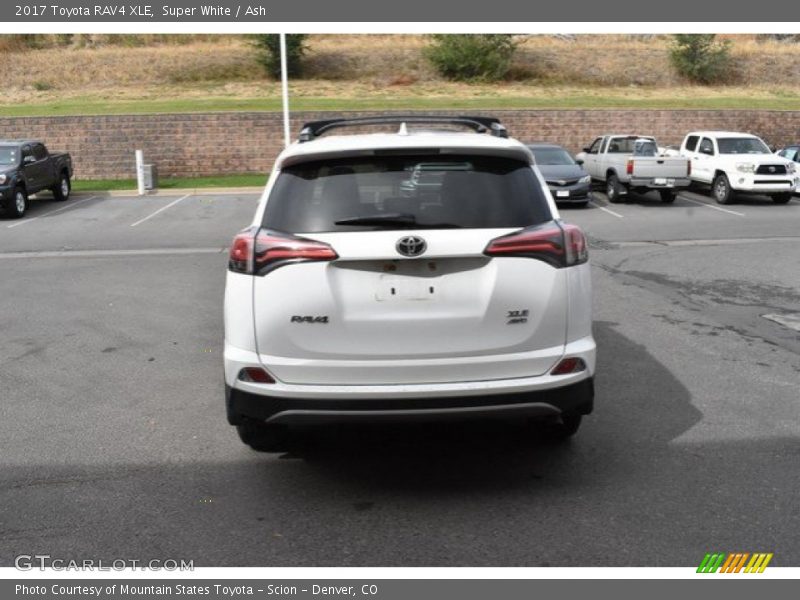 Super White / Ash 2017 Toyota RAV4 XLE