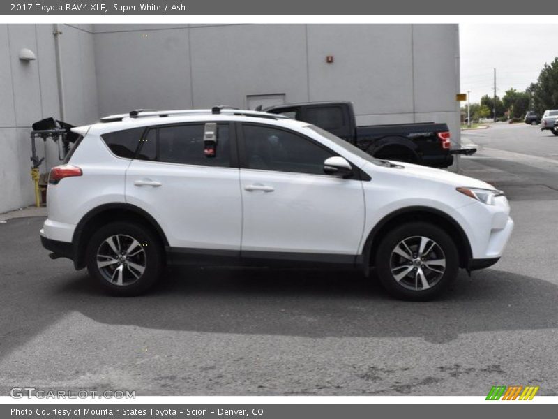 Super White / Ash 2017 Toyota RAV4 XLE