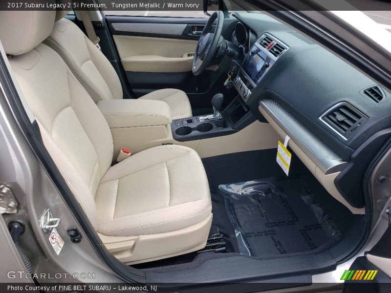 Tungsten Metallic / Warm Ivory 2017 Subaru Legacy 2.5i Premium