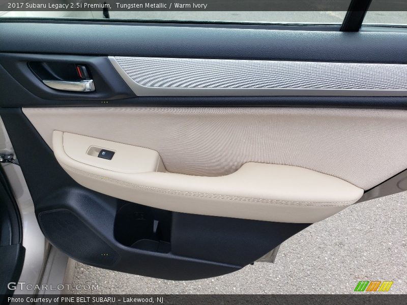 Tungsten Metallic / Warm Ivory 2017 Subaru Legacy 2.5i Premium