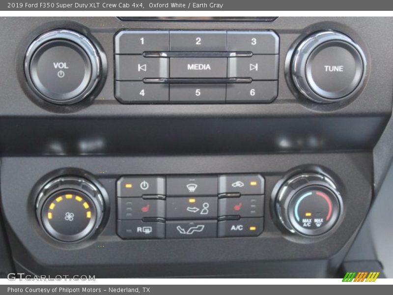 Oxford White / Earth Gray 2019 Ford F350 Super Duty XLT Crew Cab 4x4