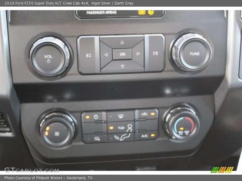 Ingot Silver / Earth Gray 2019 Ford F250 Super Duty XLT Crew Cab 4x4