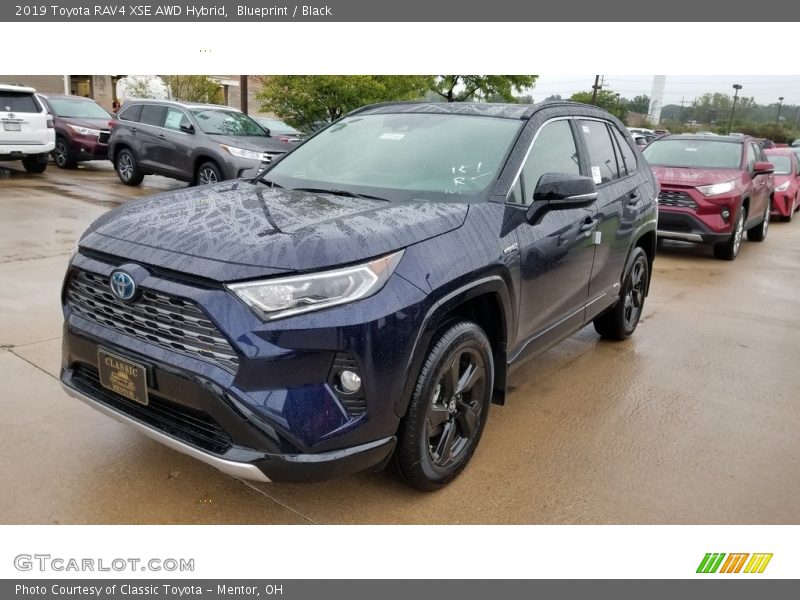 Front 3/4 View of 2019 RAV4 XSE AWD Hybrid