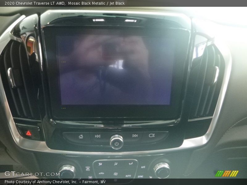 Mosaic Black Metallic / Jet Black 2020 Chevrolet Traverse LT AWD