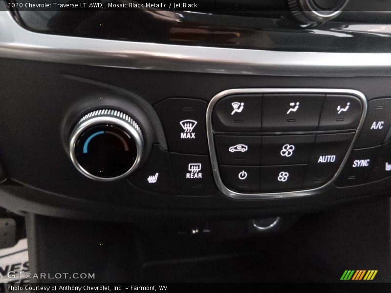 Mosaic Black Metallic / Jet Black 2020 Chevrolet Traverse LT AWD