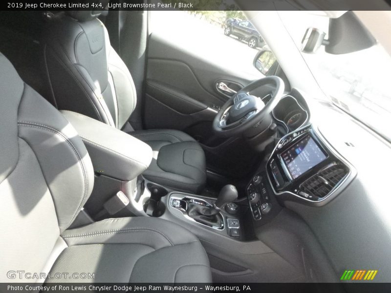 Light Brownstone Pearl / Black 2019 Jeep Cherokee Limited 4x4