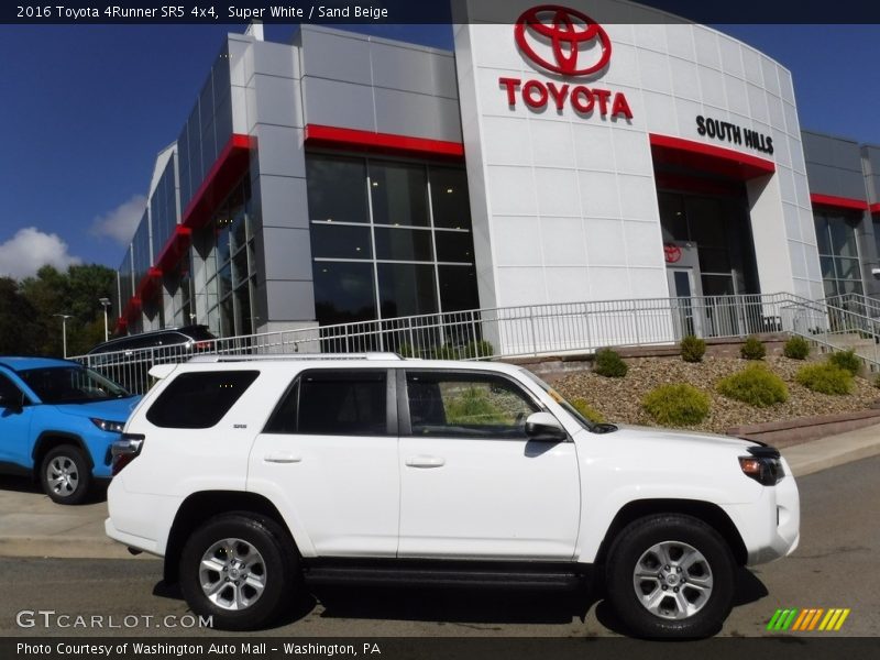 Super White / Sand Beige 2016 Toyota 4Runner SR5 4x4