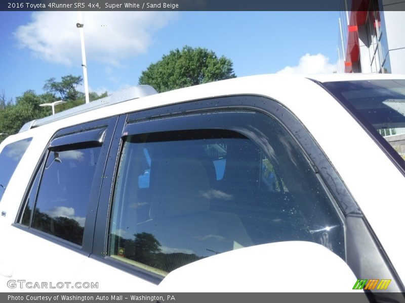 Super White / Sand Beige 2016 Toyota 4Runner SR5 4x4