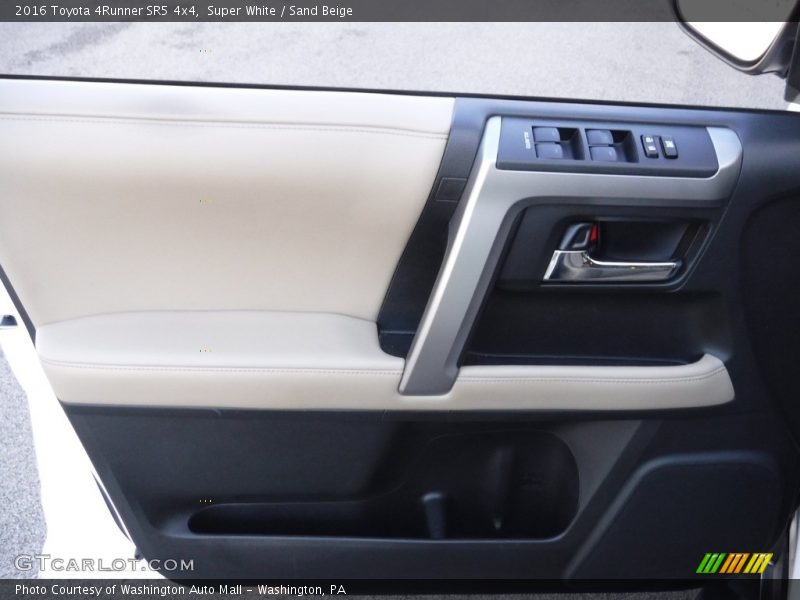Super White / Sand Beige 2016 Toyota 4Runner SR5 4x4