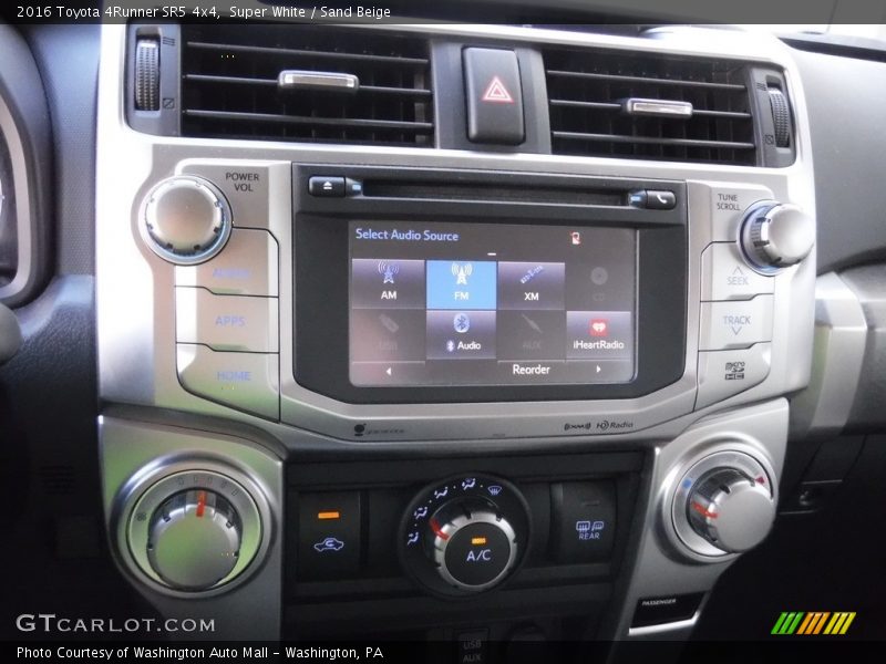 Super White / Sand Beige 2016 Toyota 4Runner SR5 4x4