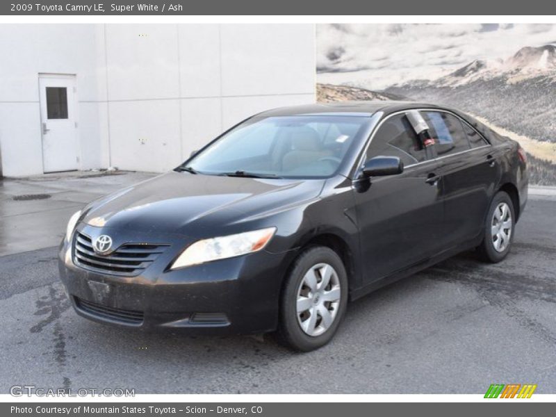 Super White / Ash 2009 Toyota Camry LE